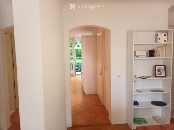 Helle 2.5-Zimmer-Wohnung mit 2 Sitzplätzen 4