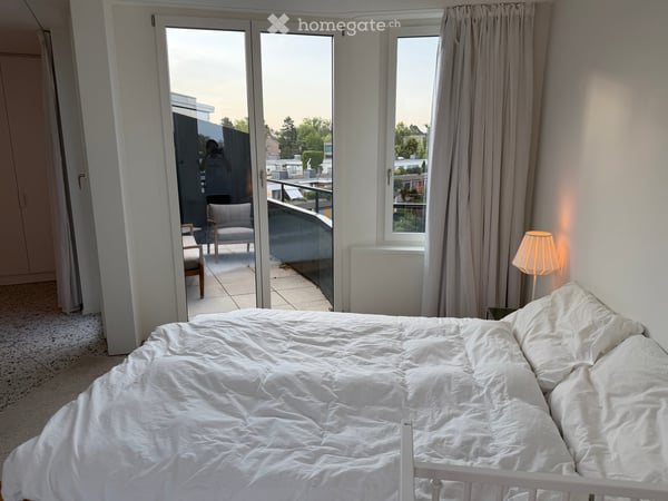 Helle 3½-Zimmer-Attikawohnung mit drei Balkonen und Weitsicht 2