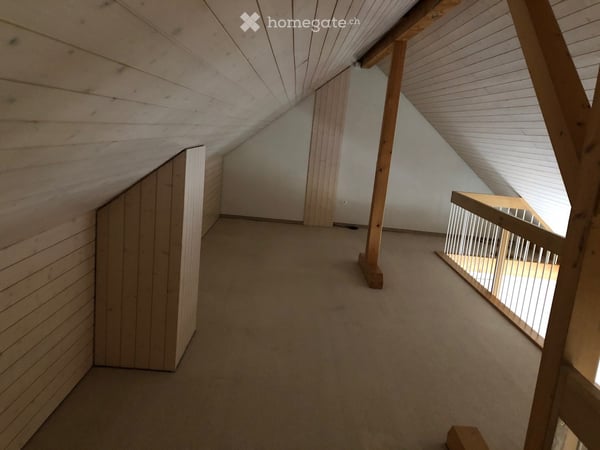 Grosszügige 4-Zimmer-Dachwohnung in Grafenried 3