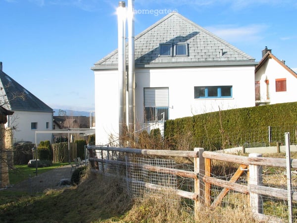 Freistehendes 5.5 Zimmer-Einfamilienhaus an sehr ruhiger, zentraler Lage 2