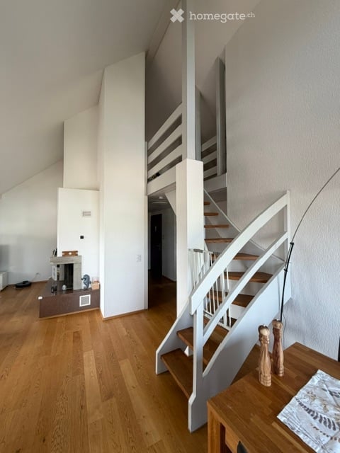 Charmante 4.5-Zimmer-Dachwohnung mit Cheminée und Balkon in Seuzach 6