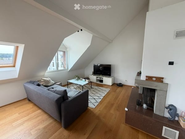 Charmante 4.5-Zimmer-Dachwohnung mit Cheminée und Balkon in Seuzach 5