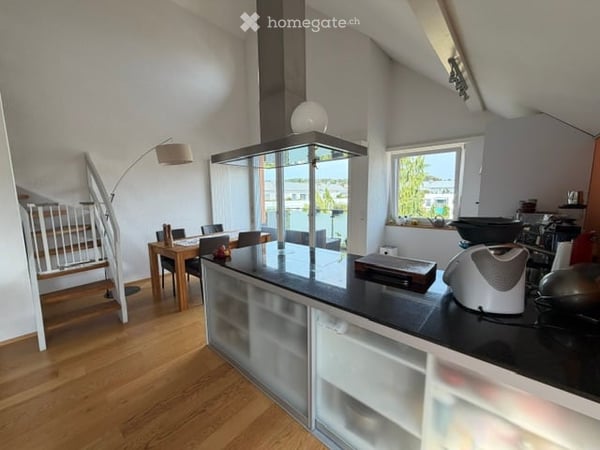 Charmante 4.5-Zimmer-Dachwohnung mit Cheminée und Balkon in Seuzach 4