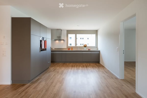 Moderne 3.5-Zimmer-Wohnung mit Balkon im 1. OG 2