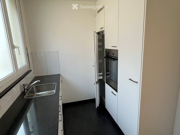 Grosszügige, helle 4.5-Zimmer-Wohnung im Dorfkern, hohe Räume 2