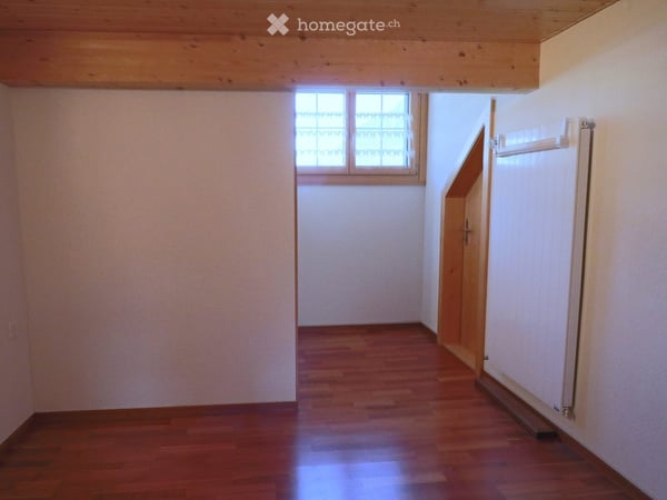 Charmantes 6.5-Zimmer-Einfamilienhaus in Linthal, ehemaliges Restaurant mit langer Geschichte 12