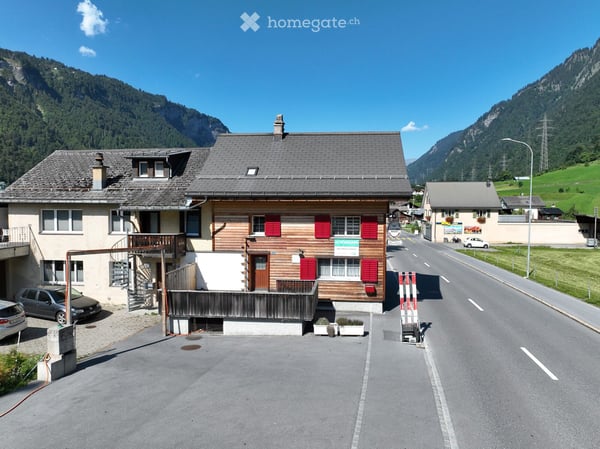 Charmantes 6.5-Zimmer-Einfamilienhaus in Linthal, ehemaliges Restaurant mit langer Geschichte 4