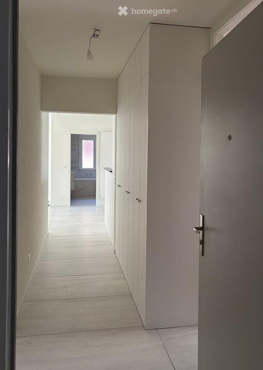 Sonnige, grosse 3 ½ Zimmer in grüner Oase zwischen Bahnhof und Tram 3