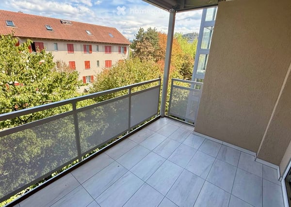 Sonnige, grosse 3 ½ Zimmer in grüner Oase zwischen Bahnhof und Tram 8