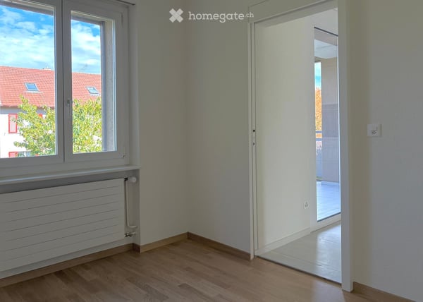 Sonnige, grosse 3 ½ Zimmer in grüner Oase zwischen Bahnhof und Tram 9