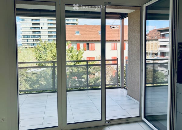 Sonnige, grosse 3 ½ Zimmer in grüner Oase zwischen Bahnhof und Tram 7