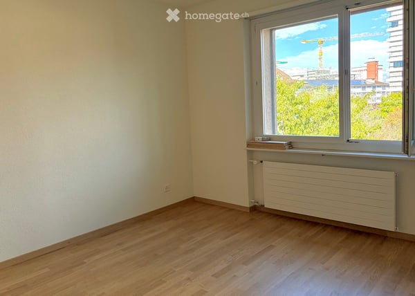 Sonnige, grosse 3 ½ Zimmer in grüner Oase zwischen Bahnhof und Tram 10