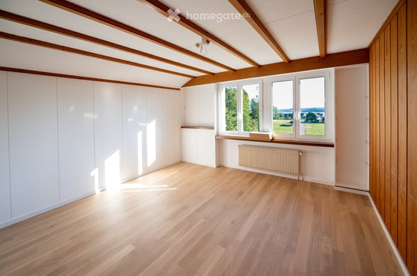 Freistehendes 5.5-Zimmer-Einfamilienhaus mit Galerie und herrlicher Berg- und Seesicht 9