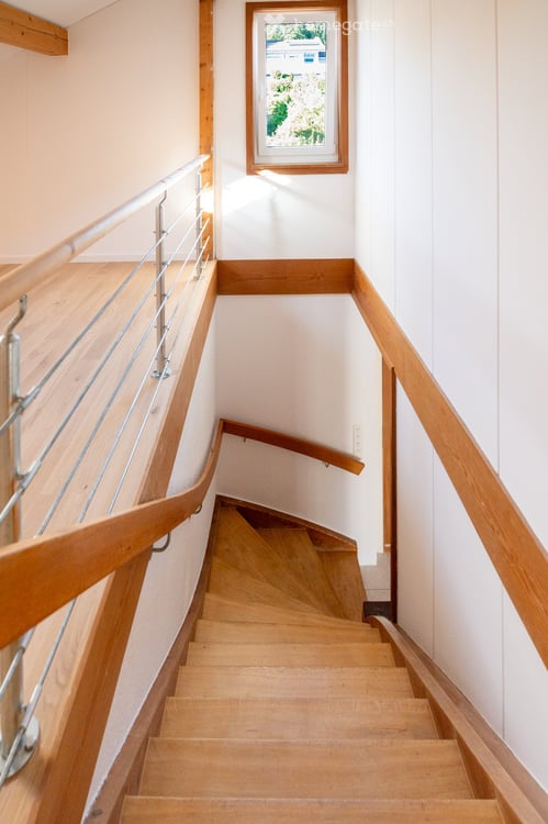 Freistehendes 5.5-Zimmer-Einfamilienhaus mit Galerie und herrlicher Berg- und Seesicht 14