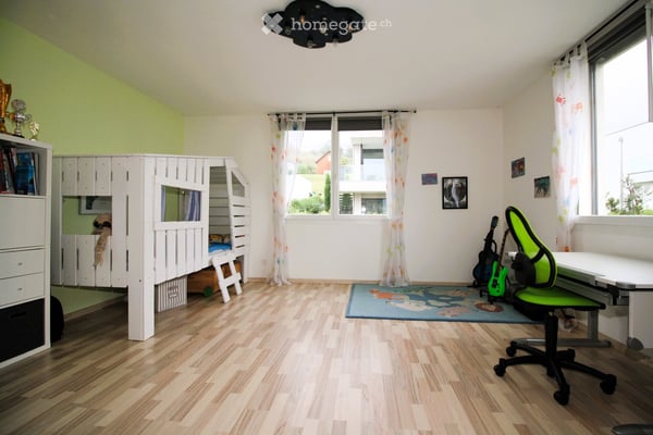 Familienparadies: 7,5 Zimmer-Einfamilienhaus mit beheiztem Pool, Garten und Photovoltaik 13