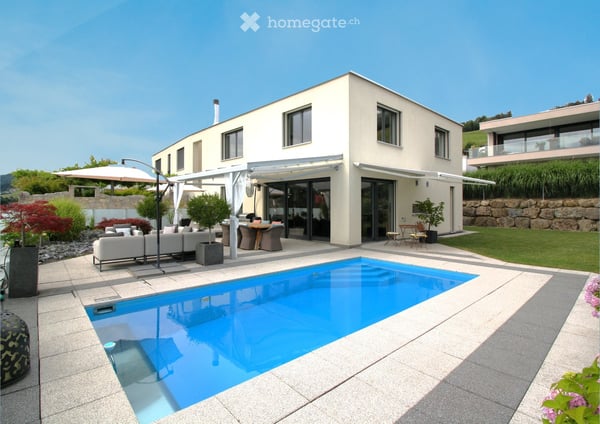 Familienparadies: 7,5 Zimmer-Einfamilienhaus mit beheiztem Pool, Garten und Photovoltaik 2