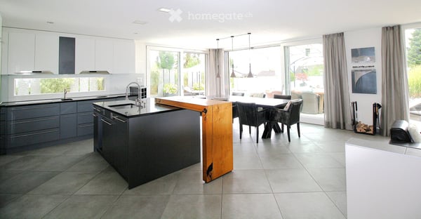 Familienparadies: 7,5 Zimmer-Einfamilienhaus mit beheiztem Pool, Garten und Photovoltaik 9