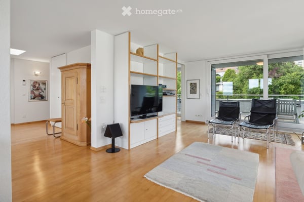 helle 3 1/2 Zimmer Attikawohnung mit hohem Wohnkomfort in Pfaffhausen 3