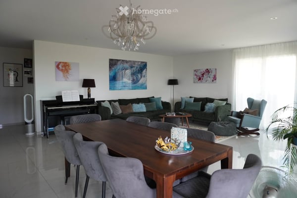 Grosszügige 4.5-Zimmer-Wohnung mit Balkon und Seeblick in Uetikon am See