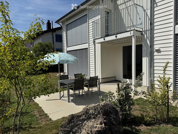 Grosszügige familienfreundliche 4.5-Zimmer-Maisonettewohnung mit Garten in Seon