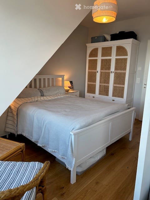 Freundliche, voll möblierte 2.5-Zimmer Wohnung mit Seesicht zur Untervermietung in Horgen Oberdorf 2