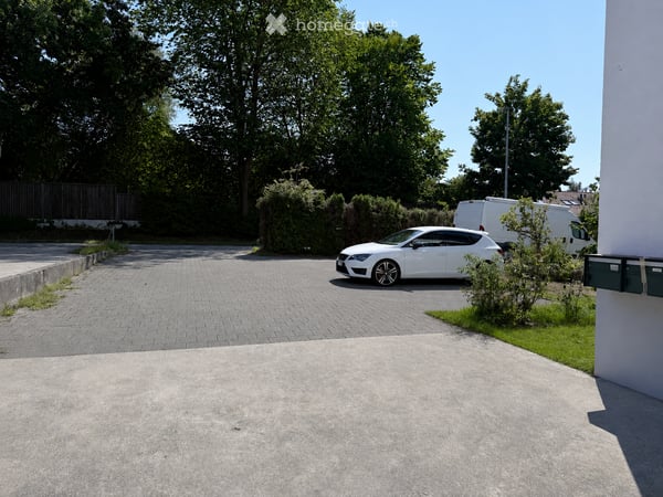 Mehrfamilienhaus mit 3 Wohnungen, Werkstatt, Garten & 6 Parkplätz 2