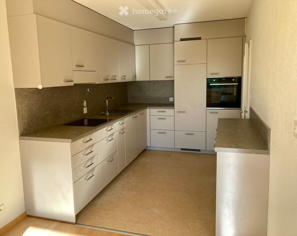 Helle 3.5-Zimmer-Wohnung mit Balkon in Zürich-Höngg inkl.Garageneinstellplatz 4