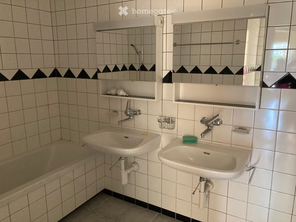 Helle 3.5-Zimmer-Wohnung mit Balkon in Zürich-Höngg inkl.Garageneinstellplatz 7