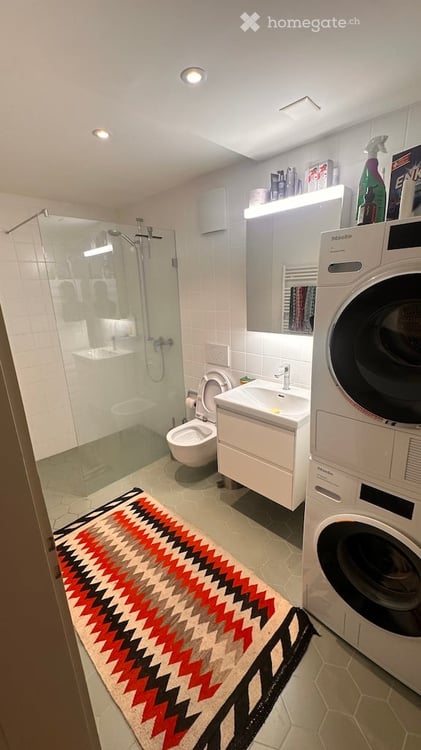 Voll mittendrin: Grosszügige 5.5-Zimmer-Wohnung – ideal für WG 6