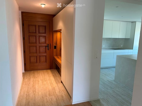 Wohnen mit Hauscharakter - moderne 4.5-Zimmer-Wohnung mit Weitblick und viel Privatsphäre 3