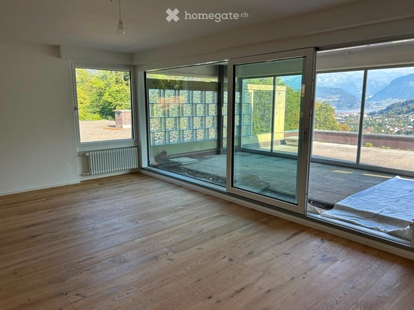 Wohnen mit Hauscharakter - moderne 4.5-Zimmer-Wohnung mit Weitblick und viel Privatsphäre 4