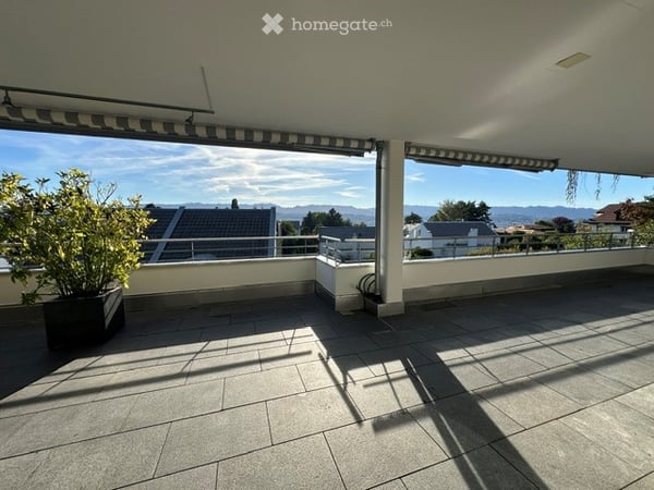 Wunderschöne 4.5 Zimmer Terassenwohnung in Eigentumsstandard mit See-und Bergsicht in Herrliberg