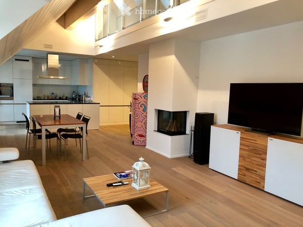 Exklusives Wohnerlebnis mit Galerie: Lichtdurchflutete 4.5-Zimmer-Dach-Maisonette
