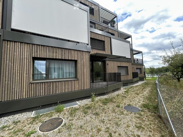 Neuwertige 2.5-Zimmer-Wohnung direkt am Rhein mit Terrasse und Tiefgaragenplatz 14