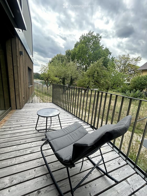 Neuwertige 2.5-Zimmer-Wohnung direkt am Rhein mit Terrasse und Tiefgaragenplatz 13