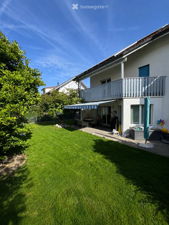 Charmantes 7.5-Zimmer-Doppeleinfamilienhaus in Wolfhausen 5