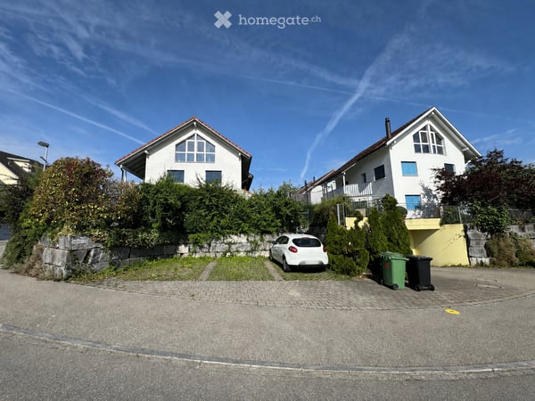 Charmantes 7.5-Zimmer-Doppeleinfamilienhaus in Wolfhausen 26