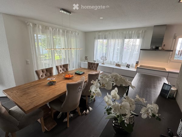 Charmantes 7.5-Zimmer-Doppeleinfamilienhaus in Wolfhausen 8