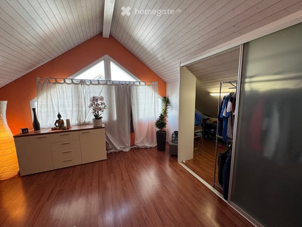 Charmantes 7.5-Zimmer-Doppeleinfamilienhaus in Wolfhausen 19