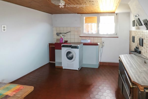 Zweifamilienhaus mit Nebengebäude und grosszügigem Umschwung 8