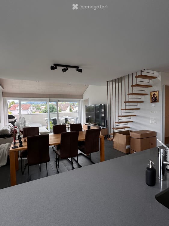 Charmante 4.5-Zimmer-Dachwohnung in Niederuzwil – modern, sonnig und familienfreundlich 2