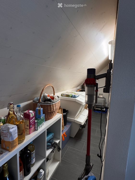 Charmante 4.5-Zimmer-Dachwohnung in Niederuzwil – modern, sonnig und familienfreundlich 3