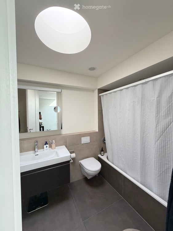 4.5 Zi., See-Sicht, ruhig, 4 Minuten vom Bhf- 4.5 Rooms | 180° Lake View | Quiet | 4 Min. to Train 7