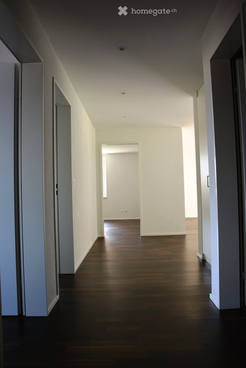 Helle und grosszügige 4.5-Zimmer-Wohnung mit Bergblick und Balkon in Bilten 11