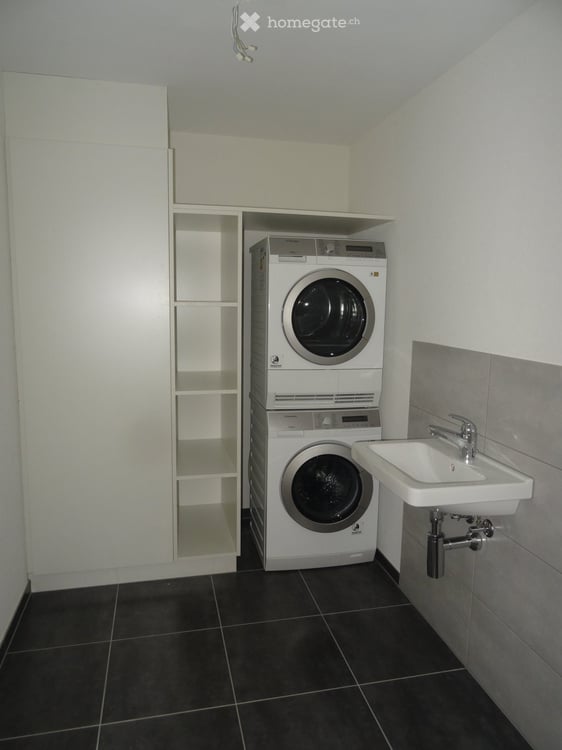 Helle und grosszügige 4.5-Zimmer-Wohnung mit Bergblick und Balkon in Bilten 12