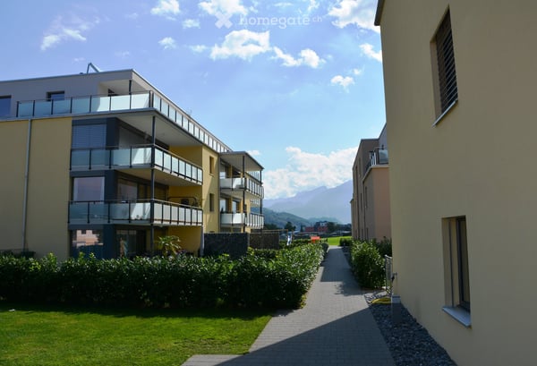 Helle und grosszügige 4.5-Zimmer-Wohnung mit Bergblick und Balkon in Bilten 3