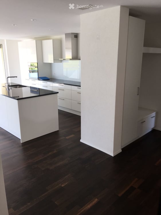 Helle und grosszügige 4.5-Zimmer-Wohnung mit Bergblick und Balkon in Bilten 5
