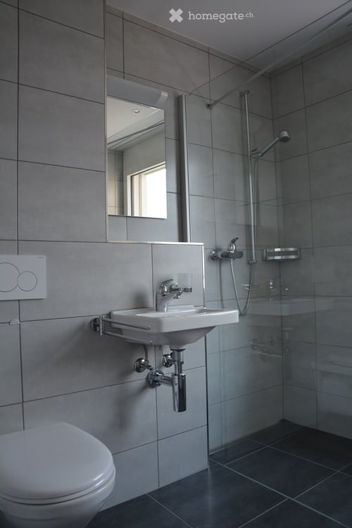 Helle und grosszügige 4.5-Zimmer-Wohnung mit Bergblick und Balkon in Bilten 10
