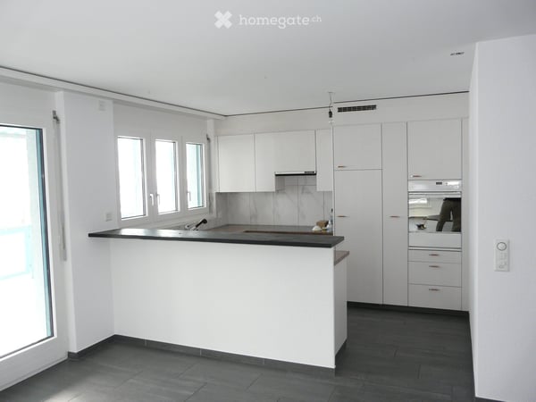 Helle 4.5-Zimmer-Eigentumswohnung mit Balkon und Garage in Embrach 2