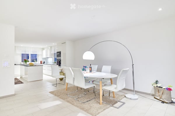 Moderne 6.5-Zimmer-Doppelhaushälfte mit Garten und Doppelgarage in Erlen 3